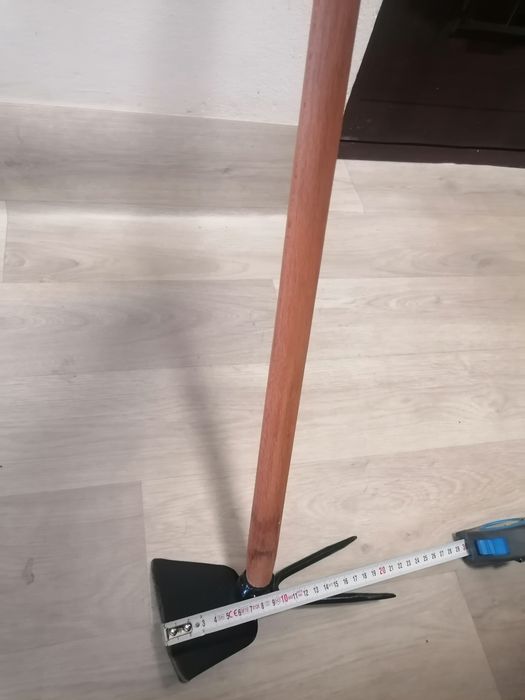 Sapă din foaie arc pentru straturi