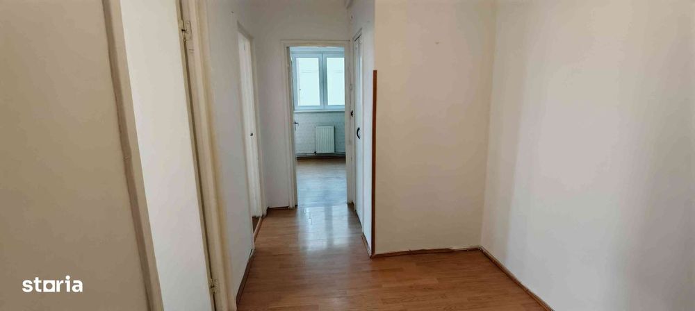 Vând apartament cu 3 camere zona Calea București - Astra
