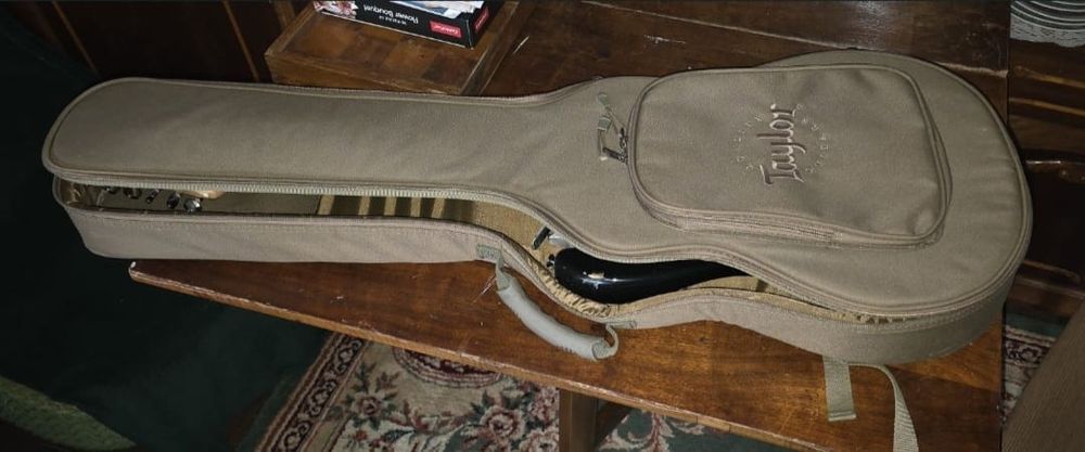 Husa originala Taylor Guitars 450  lei