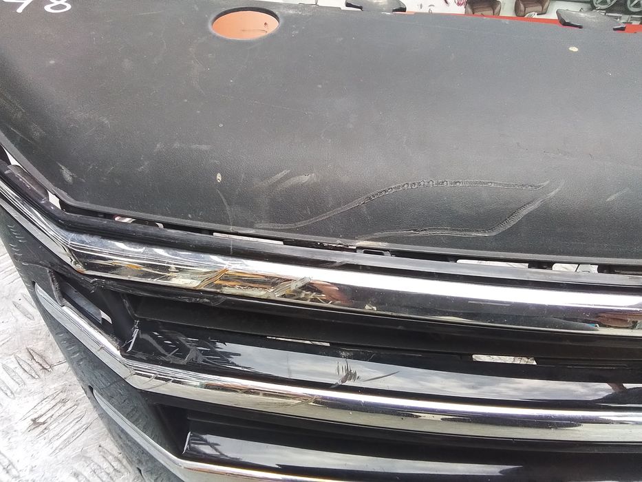 grila centrala fata volkswagen passat b7 (2010-2014) 2.0 motorina 2013
