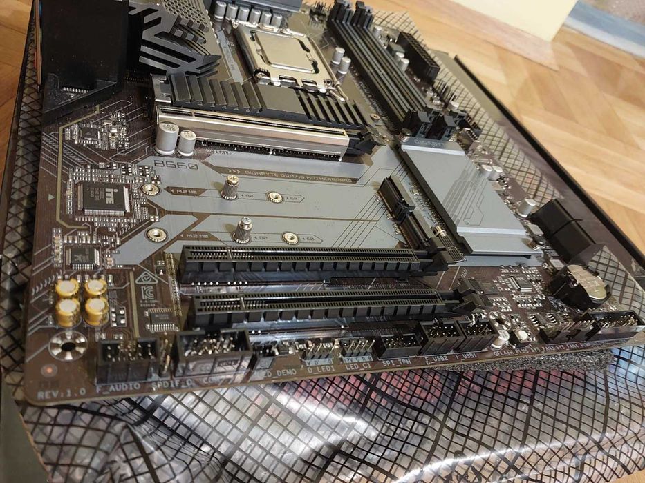 Intel Core i7 12700K + Gigabyte B660 Gaming X DDR4