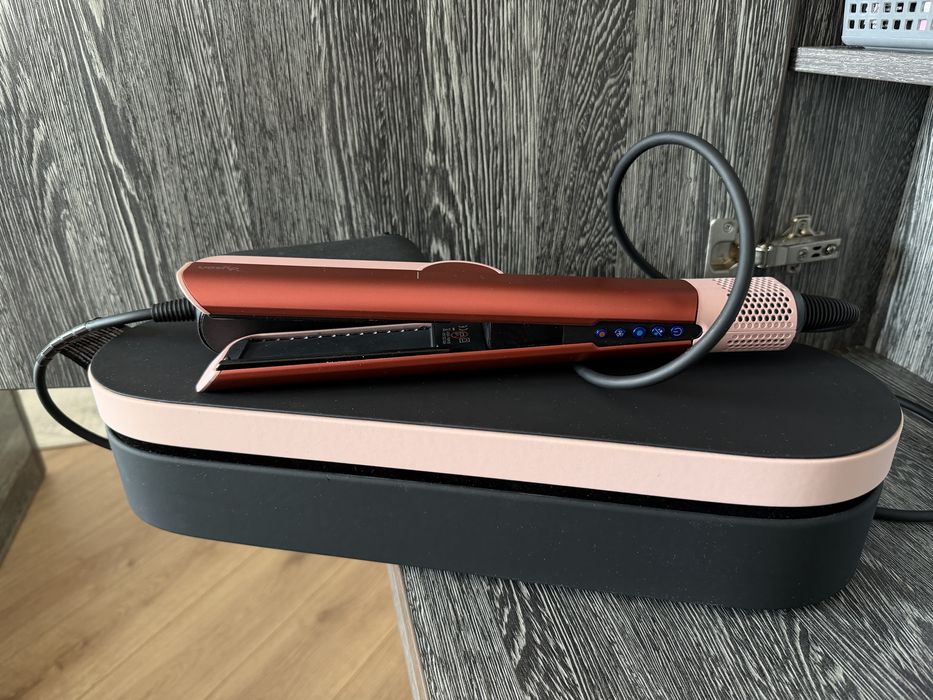 Выпрямитель Dyson Airstrait в оригинале