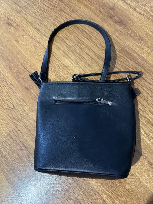 Дамска черна чанта