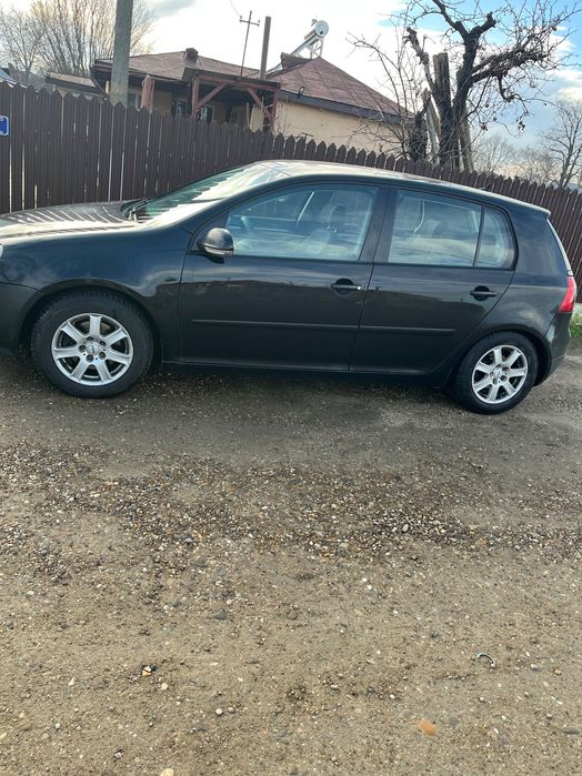 Vând Golf 5 1.9 tdi