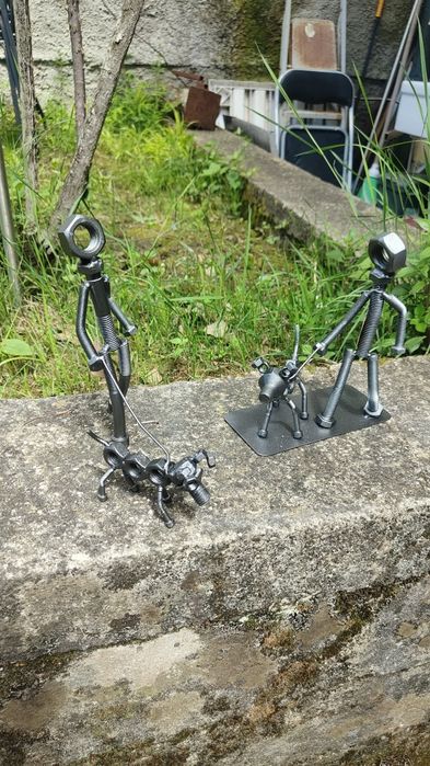 Vand obiecte făcute din metal