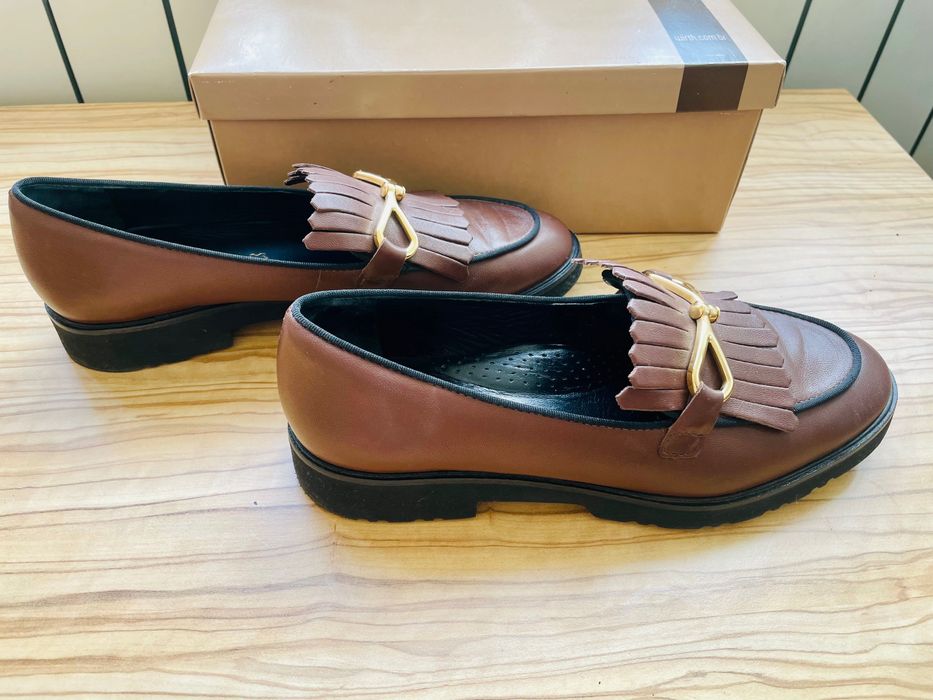 Дамски обувки от естествена кожа