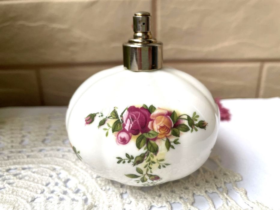 ROYAL ALBERT красиво порц.шише за парфюм от Англия