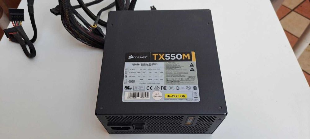 Corsair TX550M — 550 Watt 80 Plus® Gold захранване psu