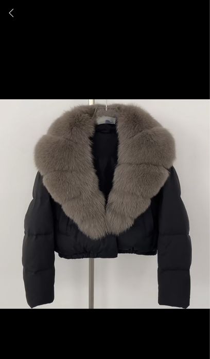 Geaca cu guler din blana naturala