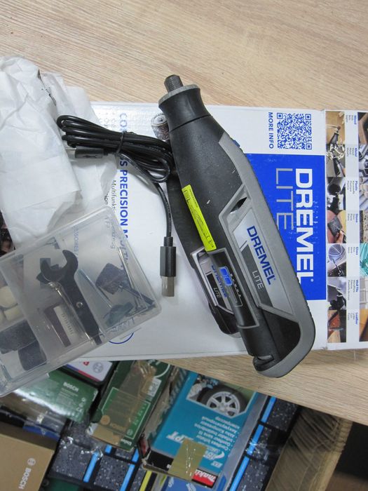 Multiunealta Dremel Lite 7760 cu baterie 3,6 V