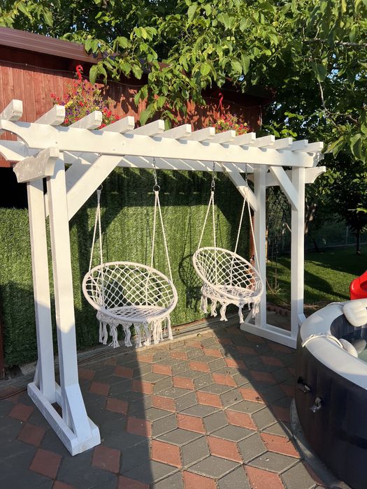 Pergola alba din lemn