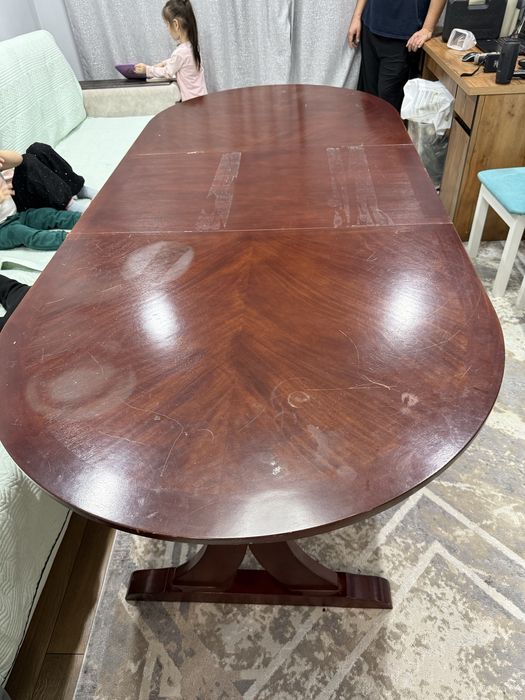 Продам стол для гостинной