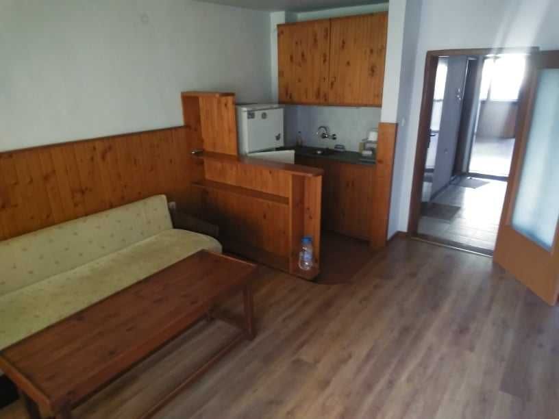 Дава се под наем Двустаен апартамент в Бургас, Център - 60 кв.м за 204 € - Снимка #2