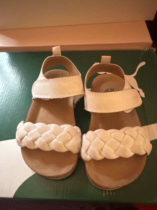 Sandale hm marimea 20-21