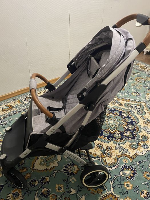Продам прогулочную коляску