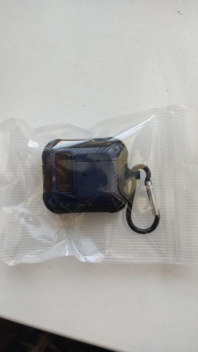 Продам чехол на аирподс