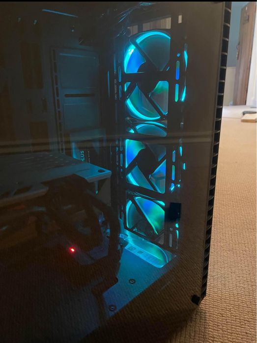 Vand pc gaming in stare excelenta