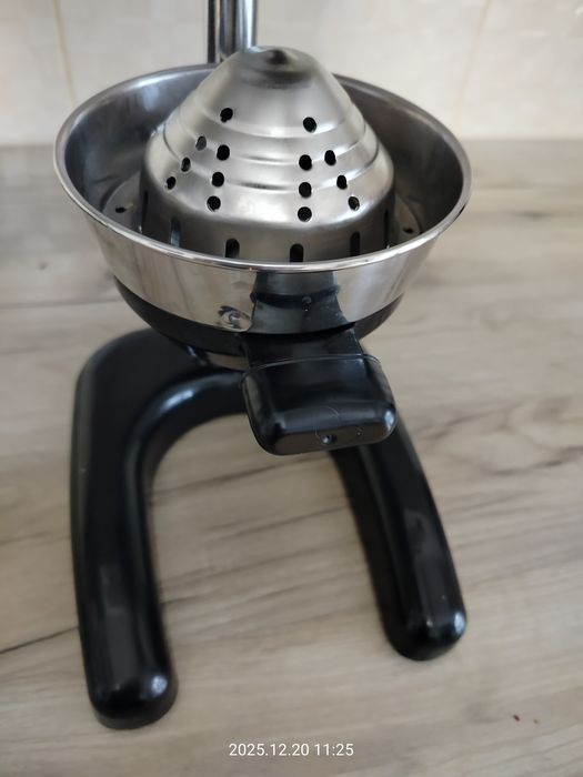 Vând storcător profesional