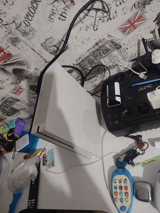 Продаю Xbox one s на 1ТБ