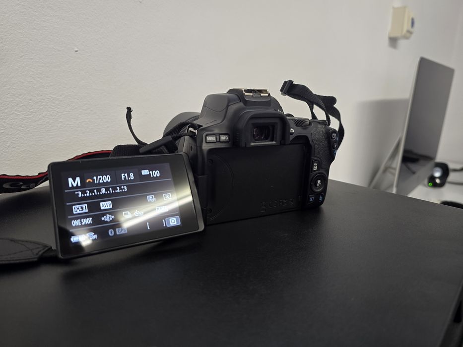Canon 250D cu 2 obiective