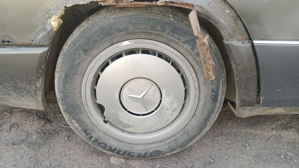 В продаже запчасти на Мерседес 124