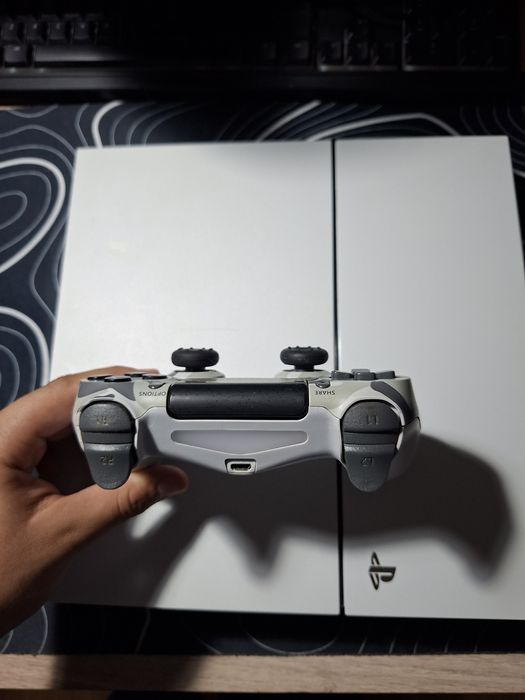 Ps4 1T бял (добавени 500gb) с един joystick  +13 игри