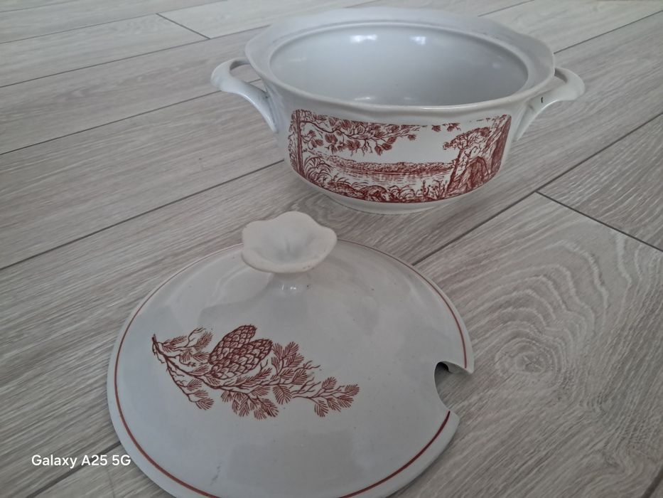 Срочно продам супницу фарфоровую СССР.