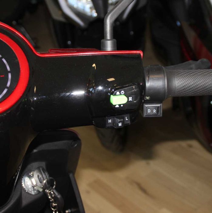 Електрическа триколка Max Motors FM2 PRO 1800W, 25Ah, RED