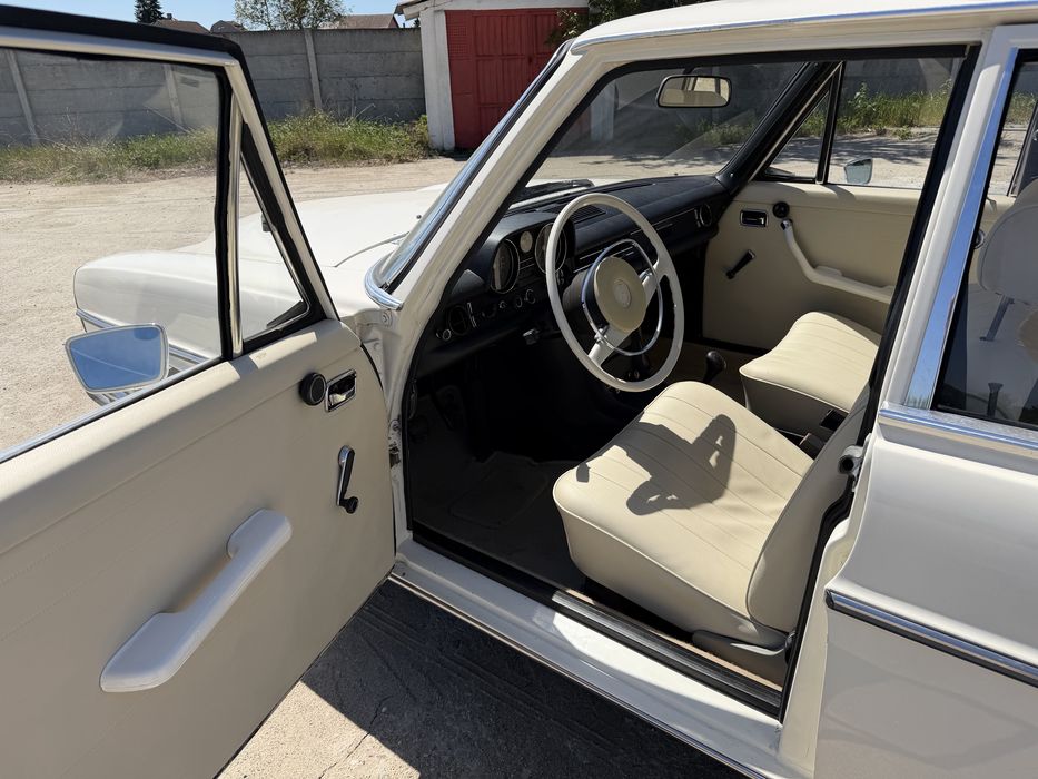 Mercedes Benz 200D W115 Bot de Cal - 1968  -