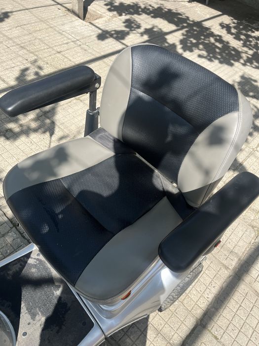 Инвалидна електрическа количка