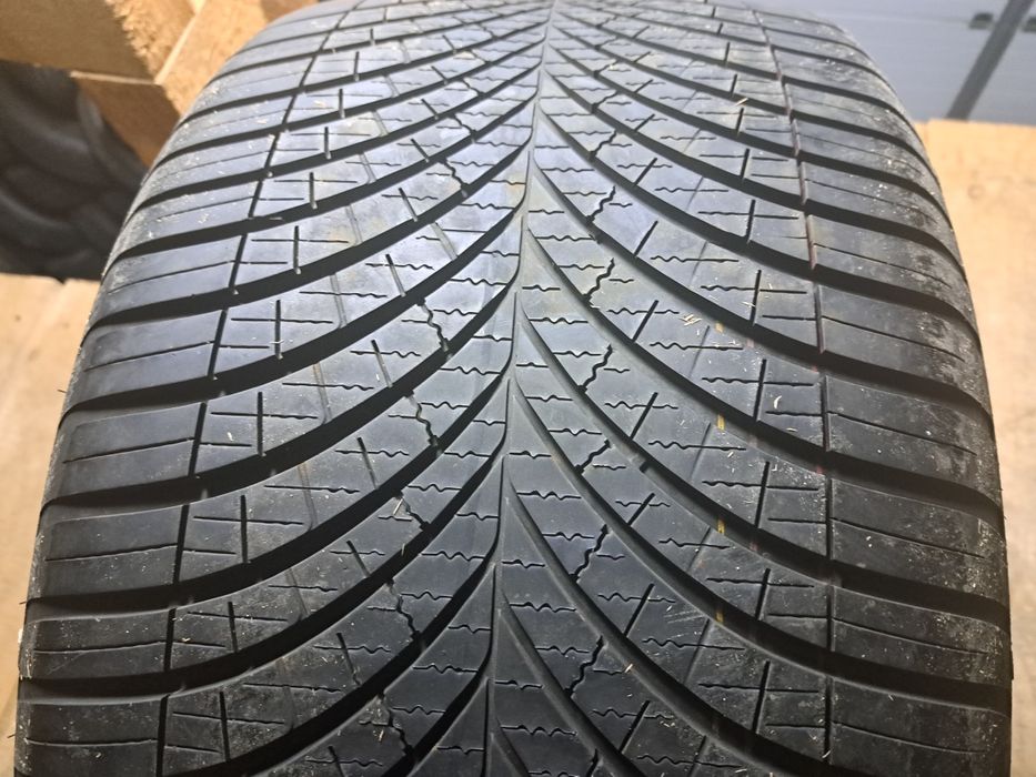 O anvelop 315/35 R20 Goodyear 4seasons