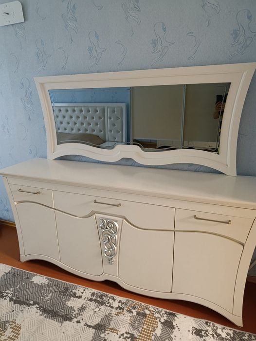 Продам спальный гарнитур.