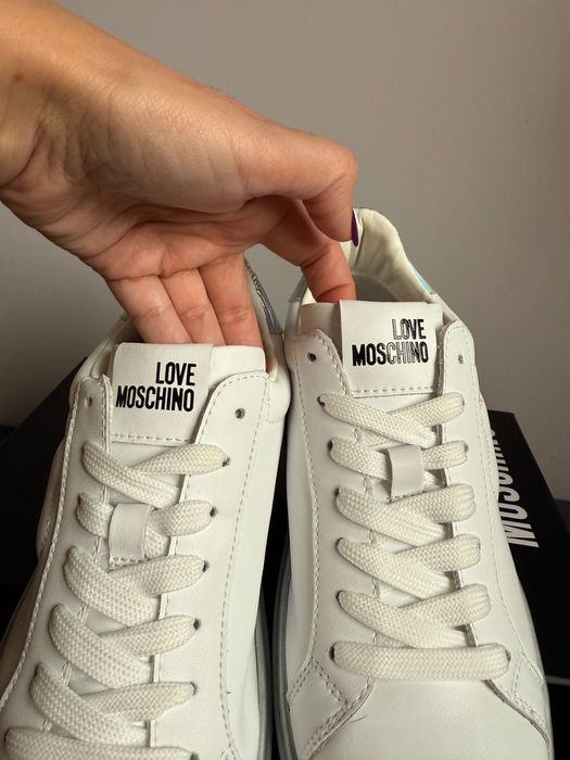 Кецове Love moschino