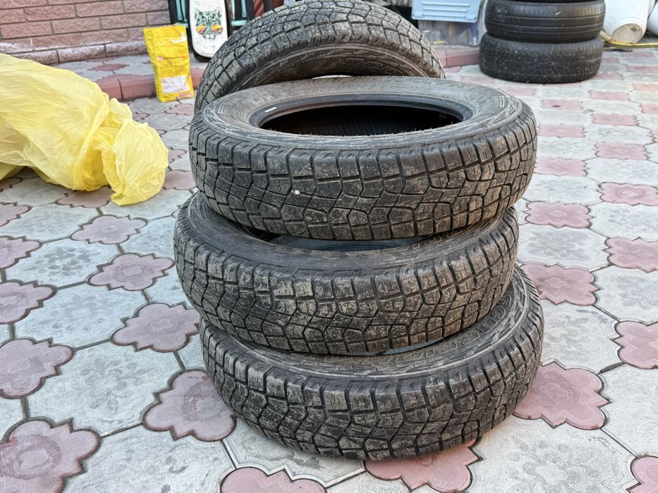 Продам шины леьние от Нивы