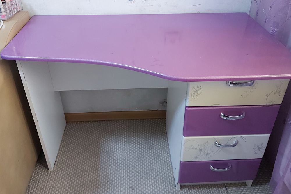 Продам спальный гарнитур,для девочки.