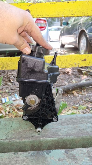 Хидравлична помпа Mercedes  C 220 дизел 2011г.