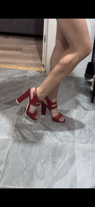 Продам босоножки