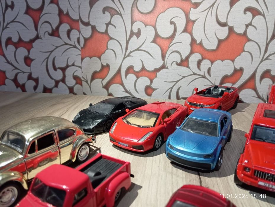 Игрушки машинки металлические