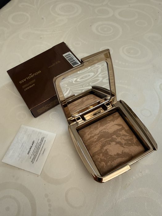 Hourglass Light бронзер