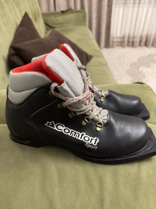 Лыжные ботинки в хорошем состянии