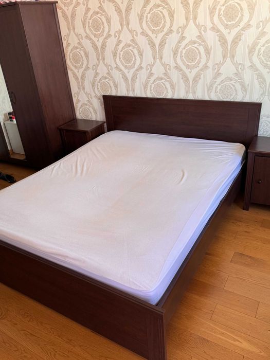 IKEA легло 160×200 с ламелна рамка | Матрак и 2 нощни шкафчета