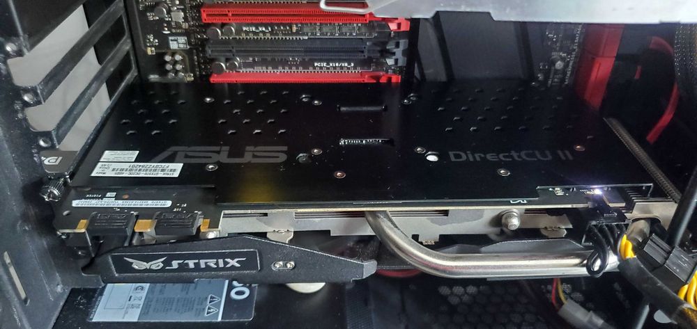 Placa video Asus Strix Nvidia GTX 970 DirectCU II OC Edition.