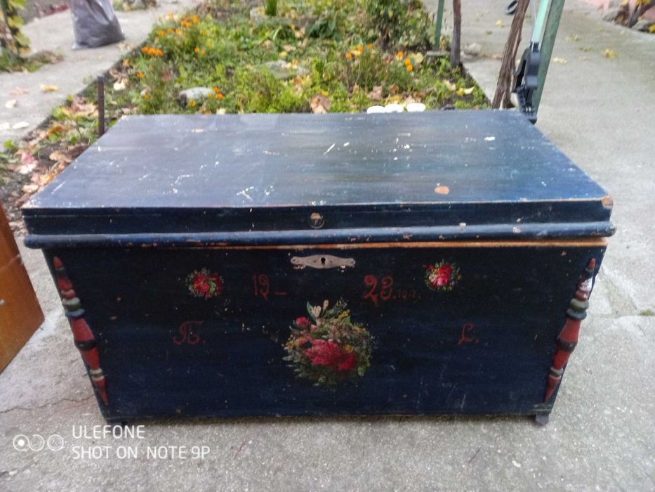 Стар сандък на 100 години