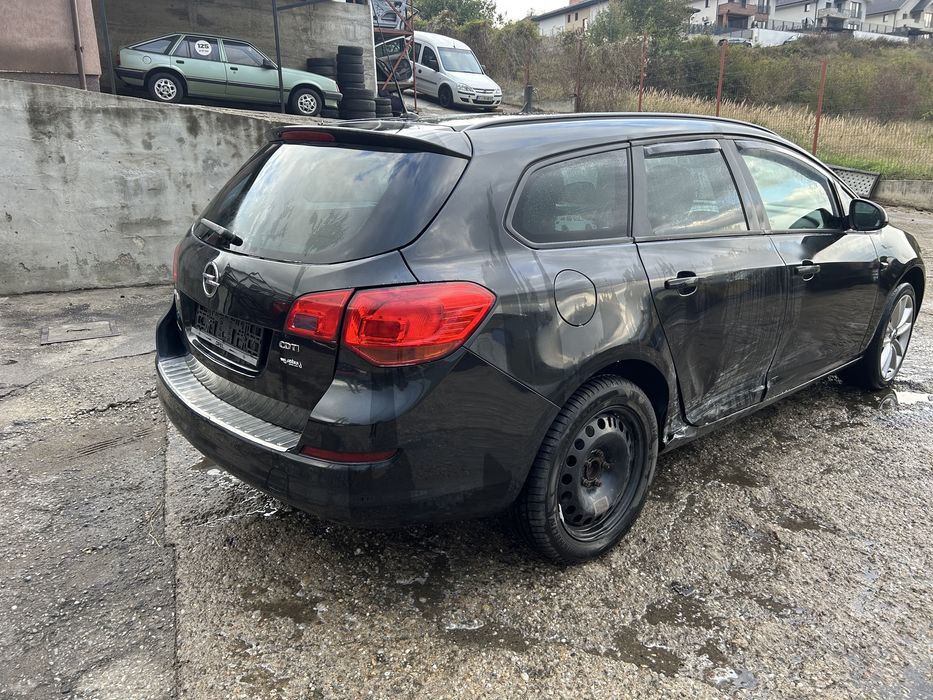 Far Opel Astra j