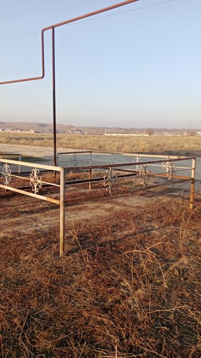 тапчан,кран,апалкы-ағаш,паддон сатылады.