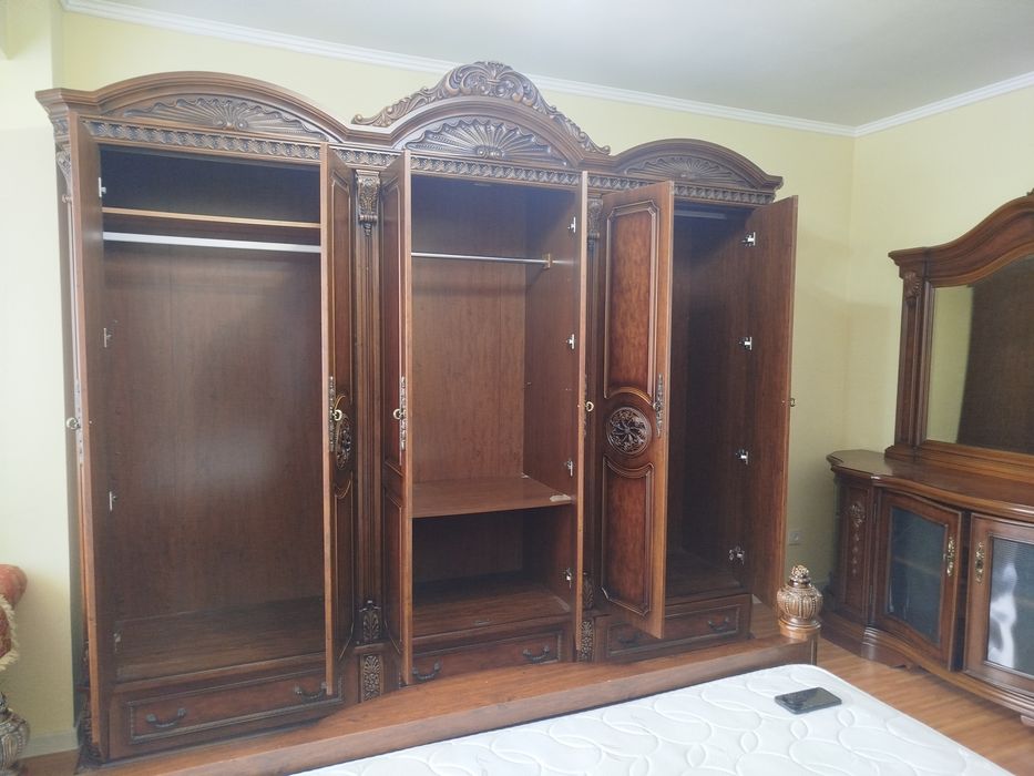 Продам спальный гарнитур.
