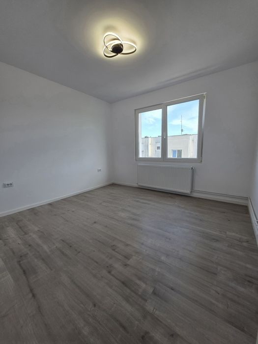 Vand apartament cu 3 camere