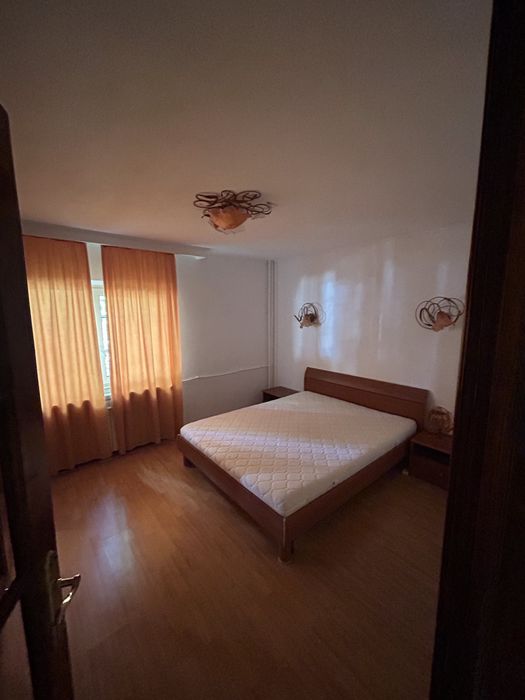 Proprietar - Apartamemt 3 camere de inchiriat , sector 4 in apropierea statiei de Metrou , fara Comision