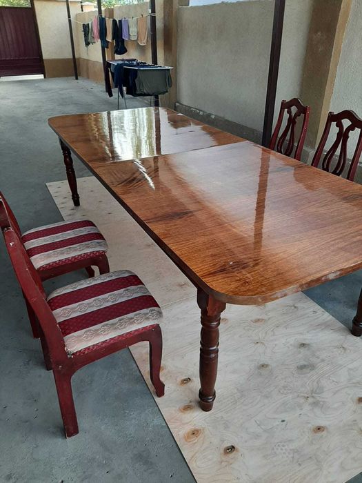 Стол и стулья гостевые для зала