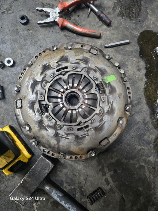 Комплект маховик за Тойота рав4 2.2д4д 136к